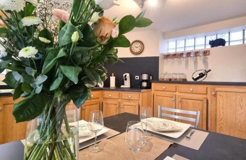 Montbrison House | Gîte de charme avec spa, sauna et jardin privatif à Montbrison - FR-1-496-309