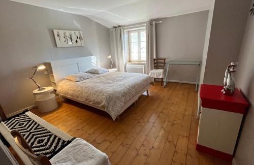 Lironcourt House | Gîte de Charme avec Terrasse près de Bourbonne-les-Bains, 2 chambres, poêle à bois, Wifi inclus - FR-1-589-118