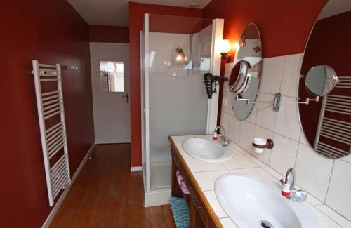 Lironcourt House | Gîte de Charme avec Terrasse près de Bourbonne-les-Bains, 2 chambres, poêle à bois, Wifi inclus - FR-1-589-118