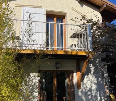 Lisle-sur-Tarn Apartment | gîte de Fontjalabert en campagne tout confort