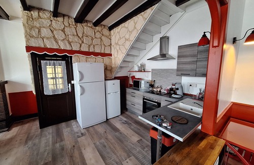 Saint-Brisson-sur-Loire Condo | Gîte de l'Olivier, furnished rooms, large living area and bar.