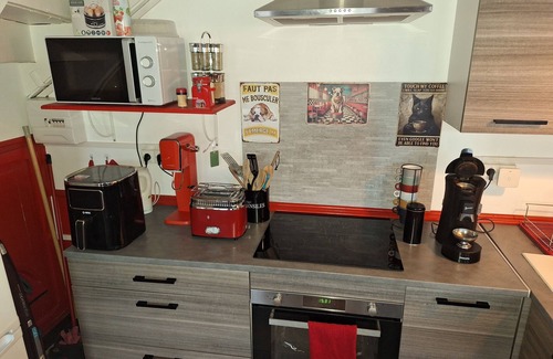 Saint-Brisson-sur-Loire Condo | Gîte de l'Olivier, furnished rooms, large living area and bar.