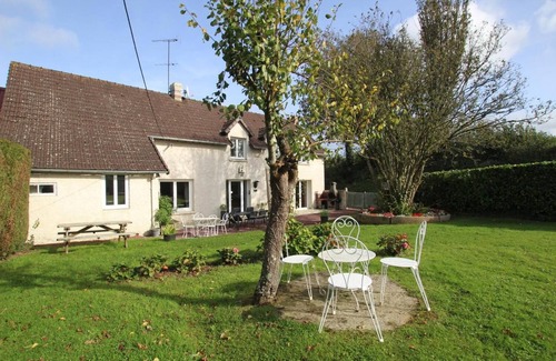 Saint-Sauveur-Lendelin House | Gîte de 8 Personnes Dans un Style Normand Situé à Ancteville, Proche de la mer
