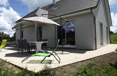 Servieres-le-Chateau Apartment | Gîte de France L'oustal du lac 3 épis - Gîte de France 4 personnes MAE-8964