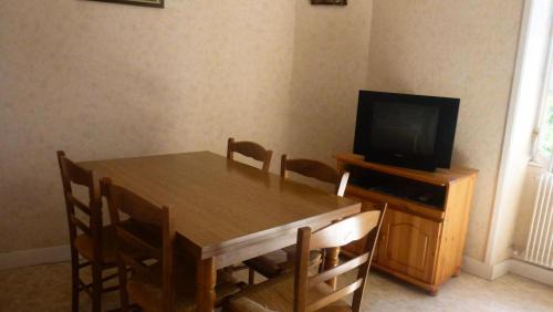 Curemonte Apartment | Gîte de France à Curemonte 2 épis - Gîte de France 4 personnes MAE-0004