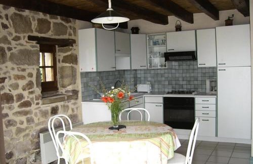Puy-d'Arnac Apartment | Gîte de France à Puy-d'Arnac 3 épis - Gîte de France 4 personnes MAE-9864
