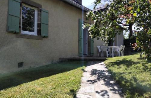 Albignac Apartment | Gîte de France Chez jeannette 3 épis - Gîte de France 6 personnes MAE-9344