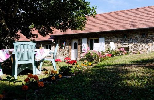 Sainte-Fortunade Apartment | Gîte de France Gite de chouvert "francois" 3 épis - Gîte de France 4 personnes MAE-6374