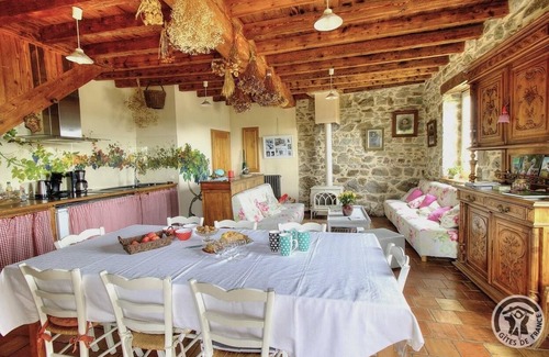 Quincie-en-Beaujolais House | Gîte de Groupe Lagneau