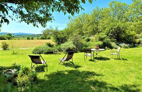 Villeneuve-de-Berg Bed & Breakfast | Gîte de groupe 15 à 19p, parc, salle de réception - CHAMBRES D'HOTES en semaine