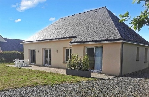 Ploulech House | Gîte de Kerninon, bright and spacious single-storey house