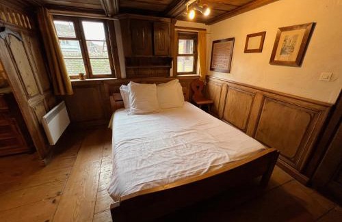 Scherwiller Apartment | Gîte de l'Ortenbourg - mobilier d antiquaire