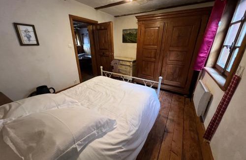 Scherwiller Apartment | Gîte de l'Ortenbourg - mobilier d antiquaire