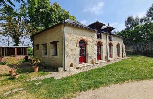 Vernou-sur-Brenne House | Gîte de la Mignonerie du Château de Jallanges pour 19 personnes avec 4 ou 7 chambres