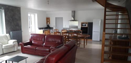 Val-du-Layon House | Gîte de la Poilane - Maison avec piscine & vue sur vignes, proche Angers