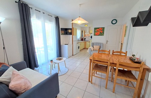 Limogne-en-Quercy House | Gîte de Lescurou Coquelicot 4 Guests–Pool, Nature & Peaceful Family Retreat