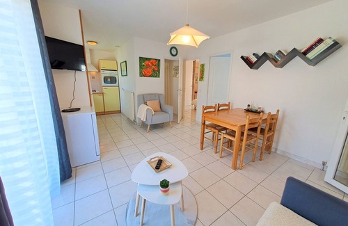 Limogne-en-Quercy House | Gîte de Lescurou Coquelicot 4 Guests–Pool, Nature & Peaceful Family Retreat