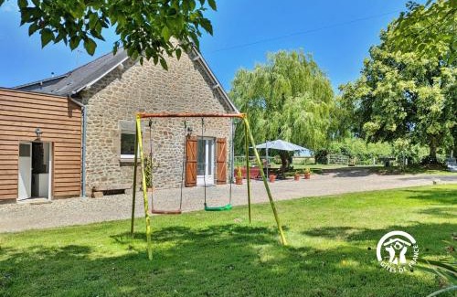 Ambrieres-les-Vallees House | Gîte de Villefeu, 8 personnes