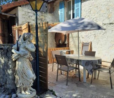Murs-et-Gelignieux Apartment | gîte des 2 Lions