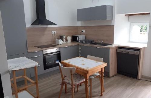 Saint-Pierre-du-Regard Apartment | Gîte des Vergers "Les Cerisiers"