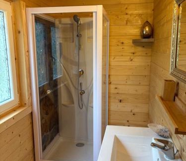 Boutenac Ski Chalet | Gîte du Sanglier Magique - hommage au célèbre sorcier
