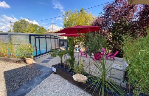 Toucy Apartment | Gîte du Silo Loft atypique ,Tournesol , spa&piscine couverte