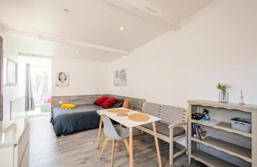 Pont de Vivaux Apartment | Gîte du stade Le Studio cour parking et piscine partagee