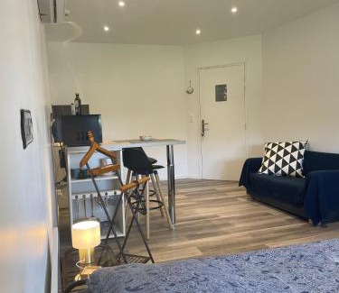 Lorris Apartment | Gîte duo à la campagne Les Grandes Maisons SPA HAMMAM accès avec sup
