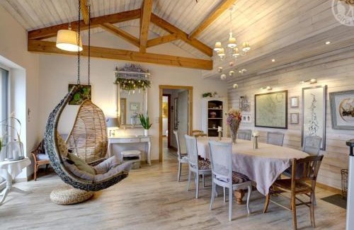 Champoly House | Gîte en bois avec piscine naturelle, 3 chambres avec terrasses privatives - FR-1-496-258