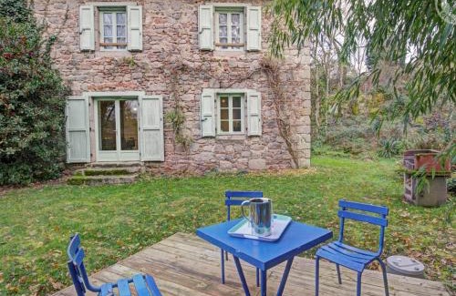 Salt-en-Donzy House | Gîte en pierres avec jardin, cheminée et accès direct aux sentiers de randonnée - FR-1-496-10