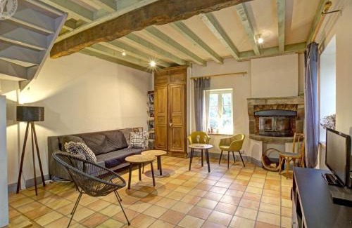 Salt-en-Donzy House | Gîte en pierres avec jardin, cheminée et accès direct aux sentiers de randonnée - FR-1-496-10