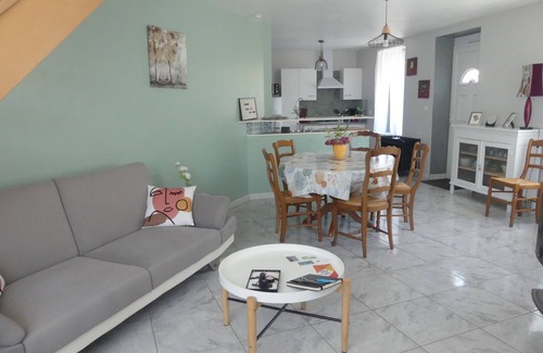 Noyant-la-Plaine House | Gîte Entre La Maine et La Loire, pets welcome.