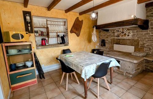 Coulevon House | Gîte entre ville et campagne, Wi-Fi gratuit, sur circuit des peintres - FR-1-583-502