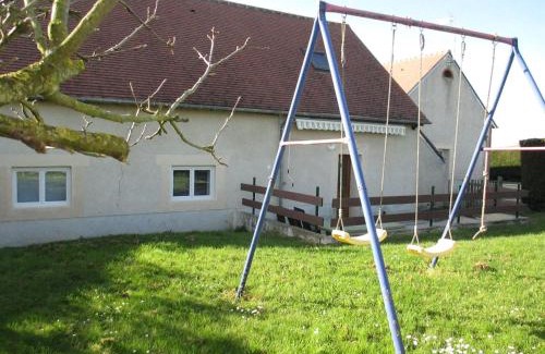 Vieilles-Maisons-sur-Joudry House | Gîte familial à la ferme avec jardin clos, proche Forêt d'Orléans et étangs, lits faits, jeux enfants - FR-1-590-88
