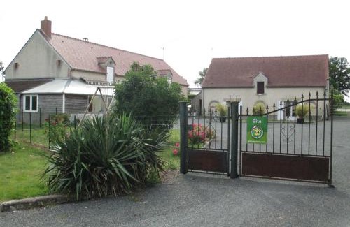 Vieilles-Maisons-sur-Joudry House | Gîte familial à la ferme avec jardin clos, proche Forêt d'Orléans et étangs, lits faits, jeux enfants - FR-1-590-88