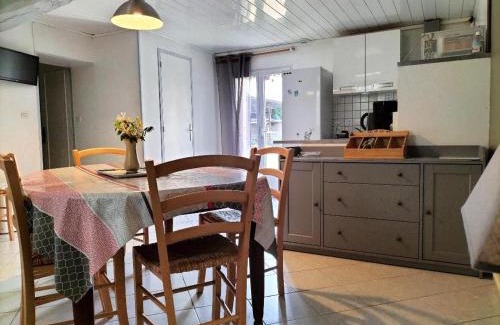 Vieilles-Maisons-sur-Joudry House | Gîte familial à la ferme avec jardin clos, proche Forêt d'Orléans et étangs, lits faits, jeux enfants - FR-1-590-88