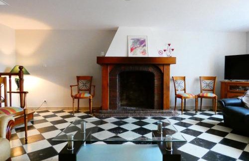 Saint-Georges-sur-Eure House | Gîte familial avec jardin clos, à Saint-Georges-sur-Eure, 7 chambres pour 14 pers, proche Chartres - FR-1-581-84