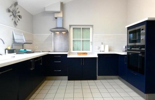 Saint-Georges-sur-Eure House | Gîte familial avec jardin clos, à Saint-Georges-sur-Eure, 7 chambres pour 14 pers, proche Chartres - FR-1-581-84