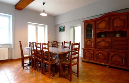 Saint-Georges-sur-Eure House | Gîte familial avec jardin clos, à Saint-Georges-sur-Eure, 7 chambres pour 14 pers, proche Chartres - FR-1-581-84