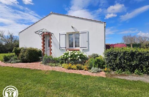 Saint-Jean-de-Monts House | Gîte familial avec jardin privé et barbecue près de La Barre-de-Monts - FR-1-426-104