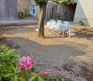Lancie House | Gîte Fleurs de Gamay au coeur du Beaujolais