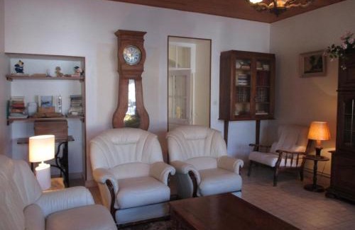 Huriel House | Gîte Indépendant avec Cour Close, WiFi et Chauffage Compris – Proche Montluçon et Néris-les-Bains - FR-1-489-27
