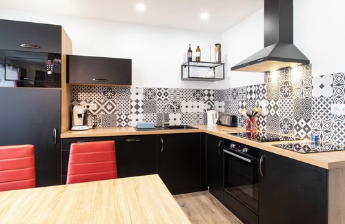 Beynat Apartment | Gîte Jean Scafer | Heated swimming pool | Wifi | Farm animals | Playroom