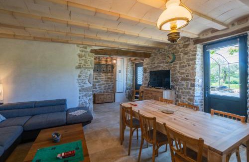 Saint-Sauveur-de-Cruzieres House | Gîte Les Vignes au Mas Dujau