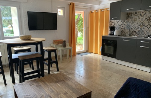 Saint-Siffret Apartment | Gîte "l'Olivier" 2-3 people, 10 mins Uzès, salt pool, quiet