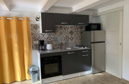 Saint-Siffret Apartment | Gîte "l'Olivier" 2-3 people, 10 mins Uzès, salt pool, quiet