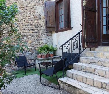Monein Villa | Gîte la forge rénové 8 pers centre de Monein