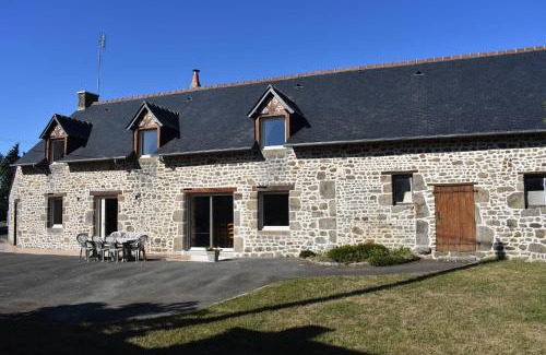 Ambrieres-les-Vallees House | Gîte La Mancellière - Maison familiale 12pers, grand jardin, jeux & pétanque - Pleine nature