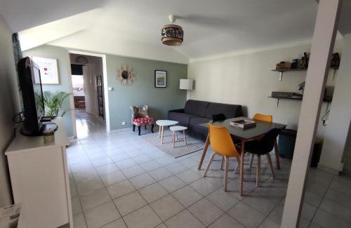 Chinon Apartment | Gîte La p'tite terrasse Chinon centre Parking gratuit