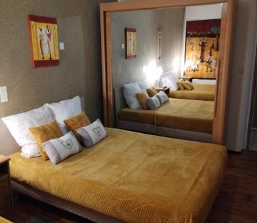 Serres House | Gîte La Rose des Alpes à Serres, 3 chambres, capacité 4 à 8 personnes, Cuisine, Terrasse, Parking et Garage